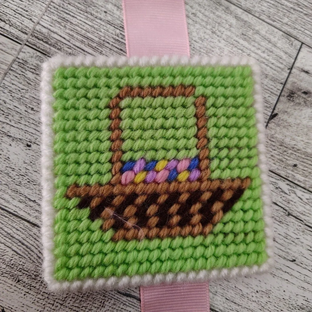 Handmade Easter Wall Hanging Spring Decor‎ Plastic Canvas Retro Cottagecore